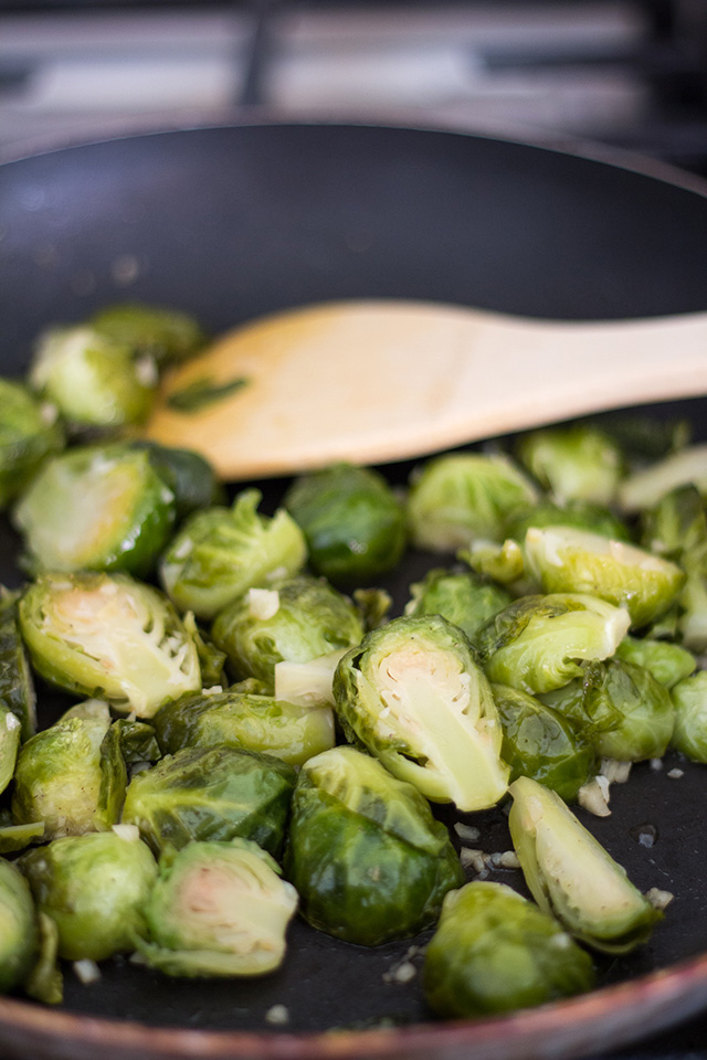 Garlic Brussels Sprouts Recipe - How to Cook Brussels Sprouts